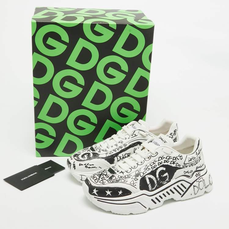 Pre Owned Dolce & Gabbana Black/White Graffiti Logo Low Top Sneakers Size 40.5