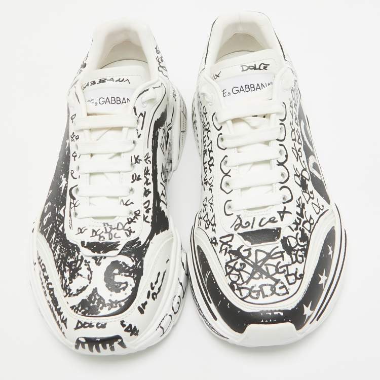 Pre Owned Dolce & Gabbana Black/White Graffiti Logo Low Top Sneakers Size 40.5