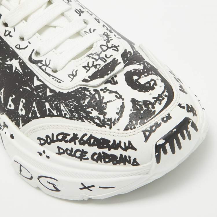 Pre Owned Dolce & Gabbana Black/White Graffiti Logo Low Top Sneakers Size 40.5