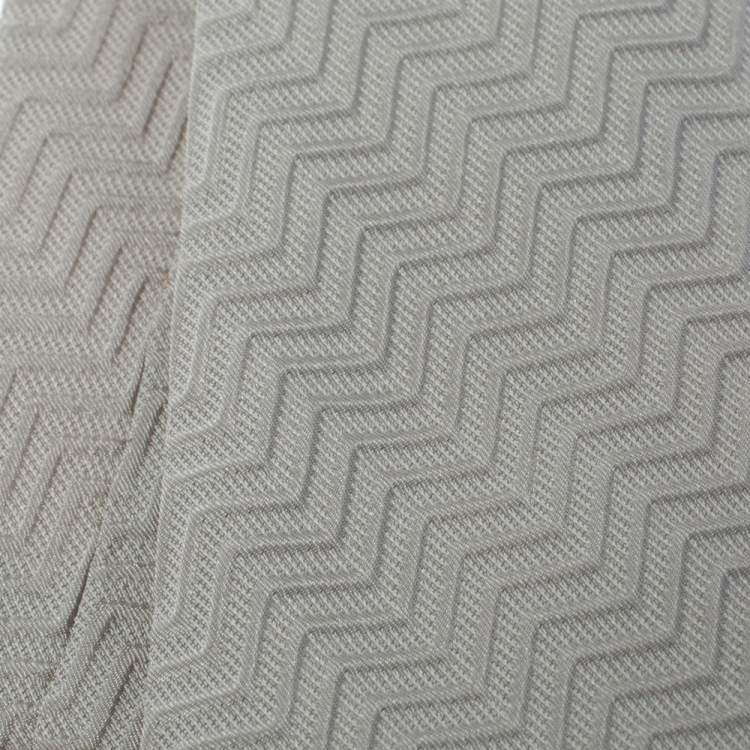 Pre Owned Emporio Armani Ivory Silk Zig Zag Embossed Skinny Tie