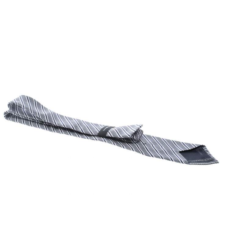 Pre Owned Ermenegildo Zegna Navy Blue and Off White Diagonal Striped Patterned Silk Jacquard Tie