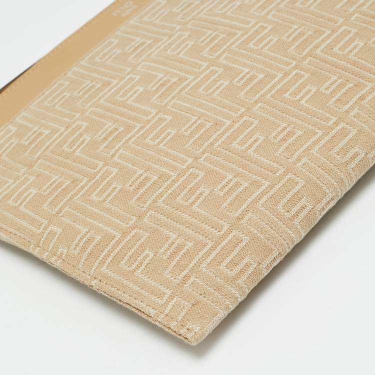 مملوكة مسبقًا Fendi Medium Beige FF Jacquard Canvas Flat Pouch