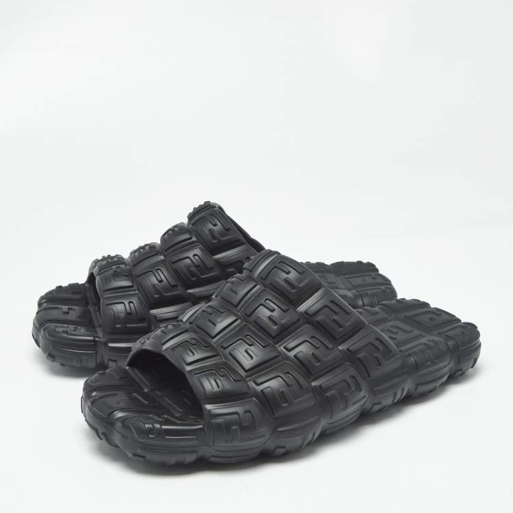 Pre Owned صندل شبشب مطاطي فاندي بطبعة شعار إف إف أسود مقاس 46