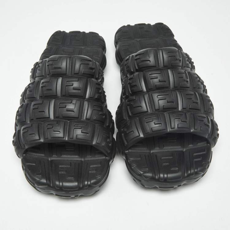 Pre Owned صندل شبشب مطاطي فاندي بطبعة شعار إف إف أسود مقاس 46