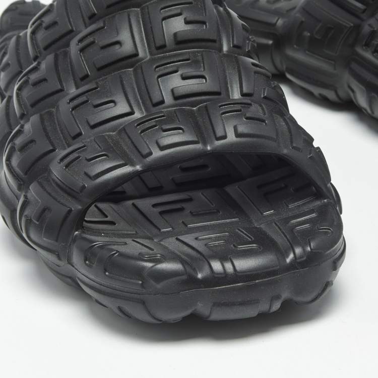 Pre Owned صندل شبشب مطاطي فاندي بطبعة شعار إف إف أسود مقاس 46