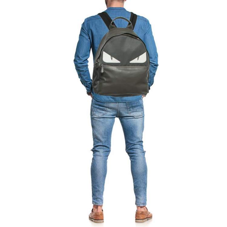 مملوكة مسبقًا حقيبة ظهر فندي دولسي مونستر آيز مدورة جلد ونايلون رمادي/أسود