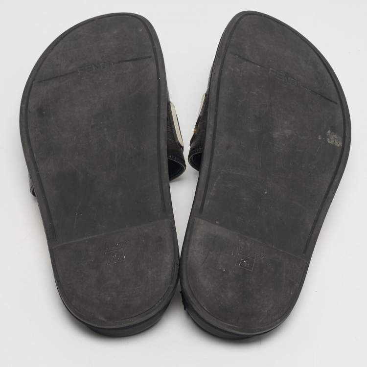 مملوكة مسبقًا Fendi Size 39 Black Leather Logo Pool Slides