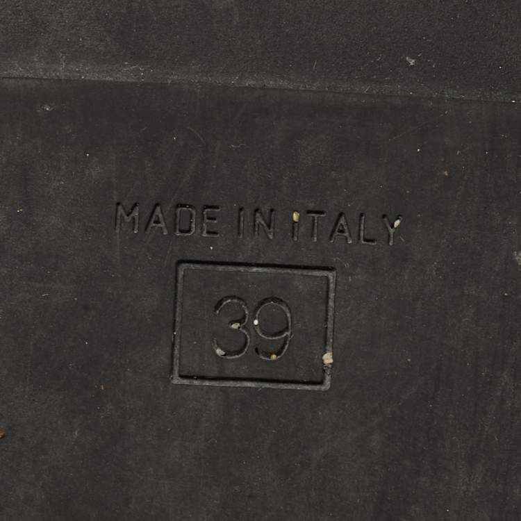 مملوكة مسبقًا Fendi Size 39 Black Leather Logo Pool Slides