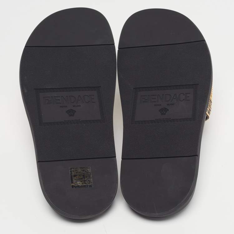 مملوكة مسبقًا Fendi x Versace Size 44 Gold/Black Metal Mesh Pool Slide Flat Sandals