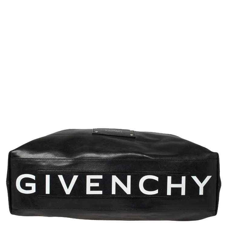 Pre Owned Givenchy Black Leather Logo Patch Messenger 
