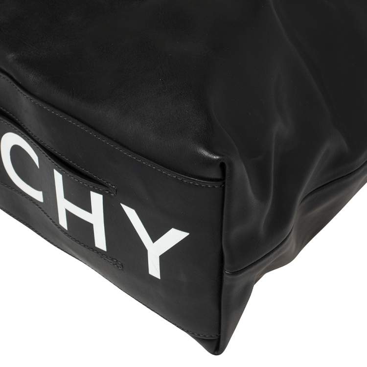 Pre Owned Givenchy Black Leather Logo Patch Messenger 