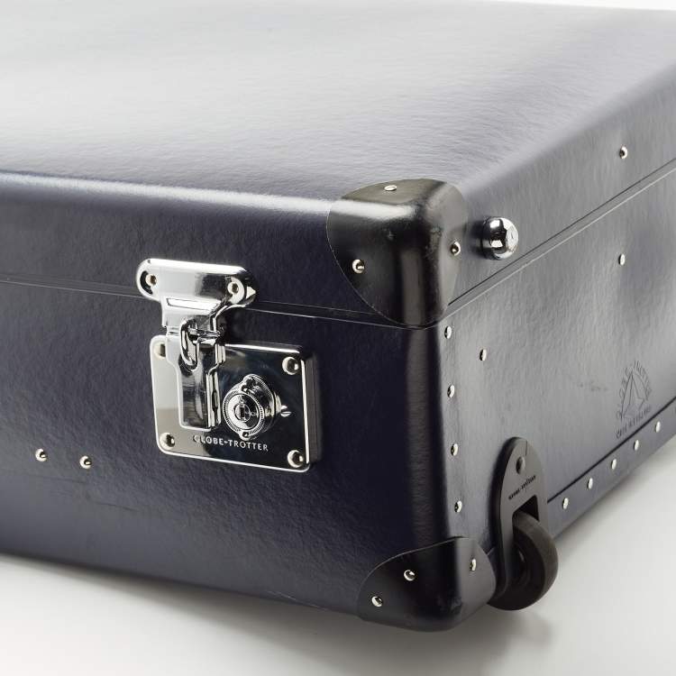 Pre Owned Globe-Trotter Navy Blue Fibreboard Large 2 Wheels Check-In Suitcase 