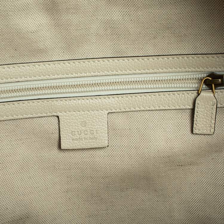 مملوكة مسبقًا Gucci Off White Leather Logo Print Backpack