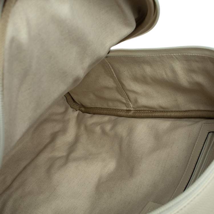 مملوكة مسبقًا Gucci Off White Leather Logo Print Backpack