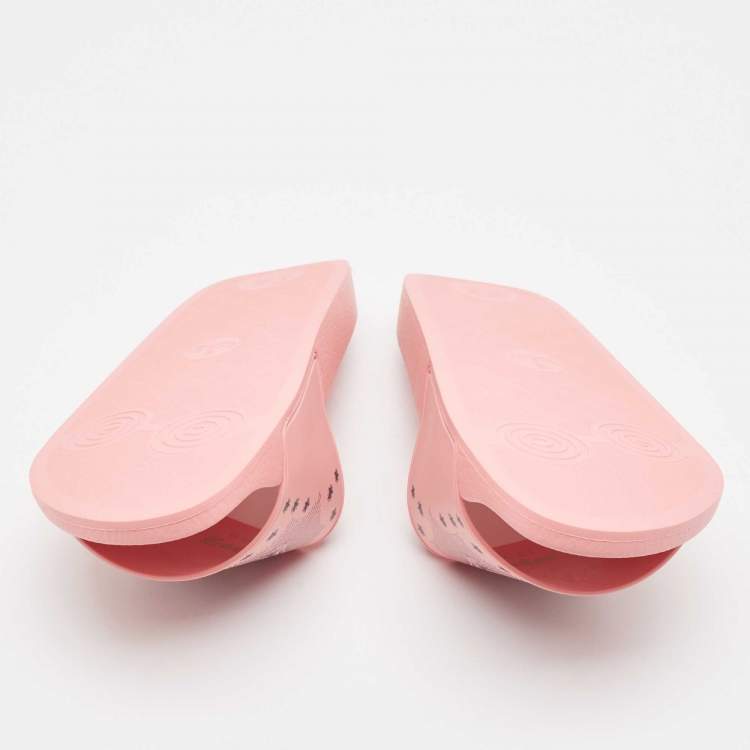 مملوكة مسبقًا Gucci Pink Rubber Garden Pool Slides Size 46