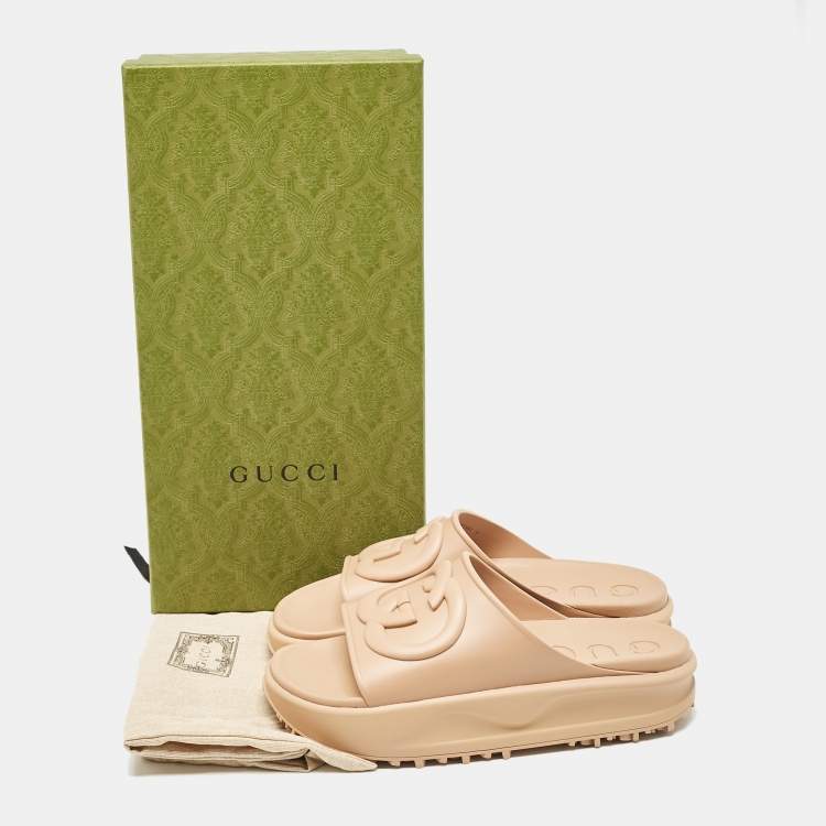 Pre Owned Gucci Beige Rubber Interlocking G Slide Sandals Size 43