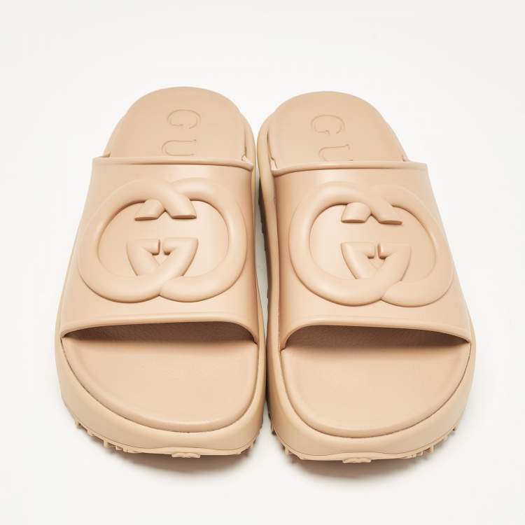 Pre Owned Gucci Beige Rubber Interlocking G Slide Sandals Size 43