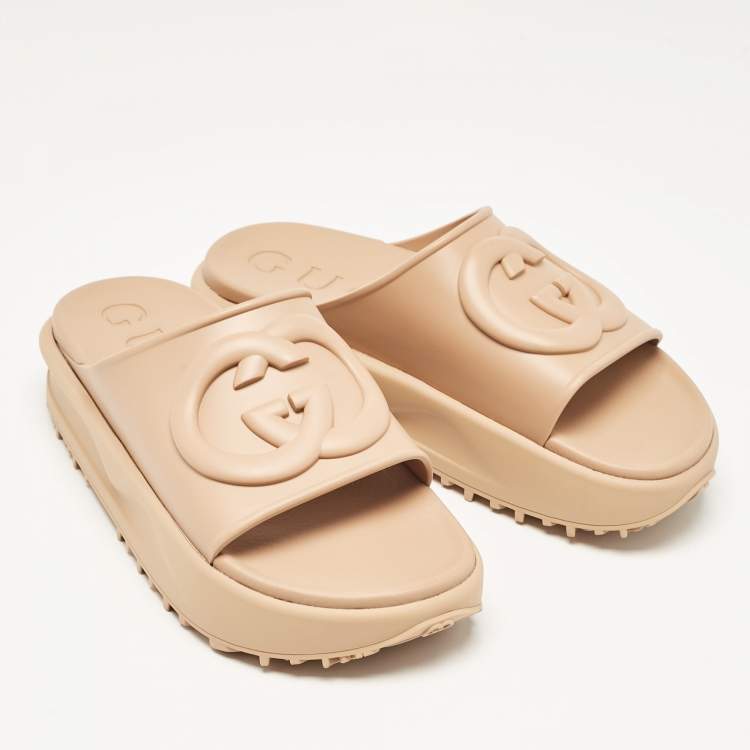 Pre Owned Gucci Beige Rubber Interlocking G Slide Sandals Size 43