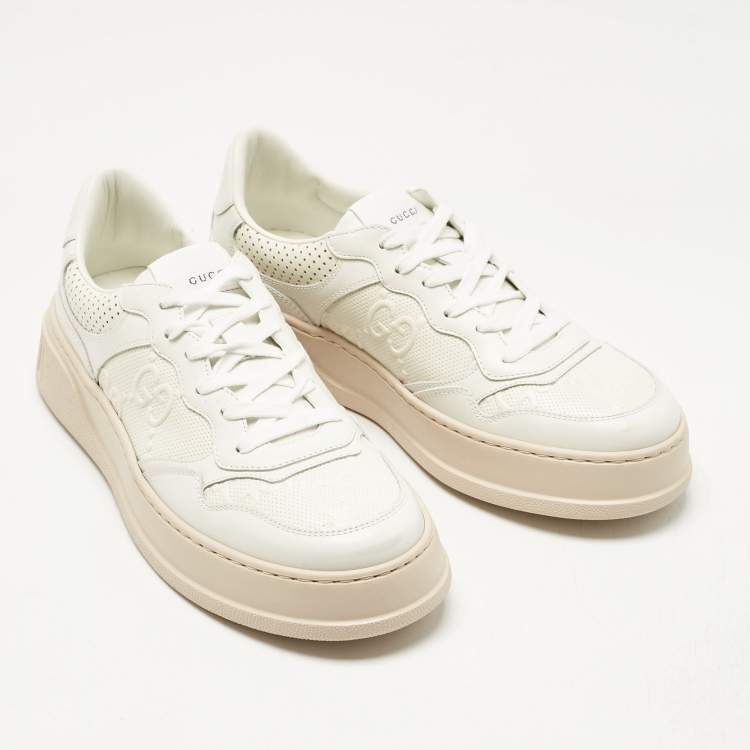 مملوكة مسبقًا Gucci White Jumbo GG Embossed Leather Low Top Sneakers Size 41.5