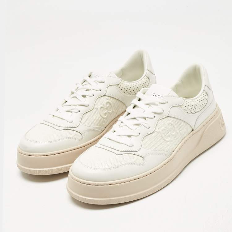 مملوكة مسبقًا Gucci White Jumbo GG Embossed Leather Low Top Sneakers Size 41.5