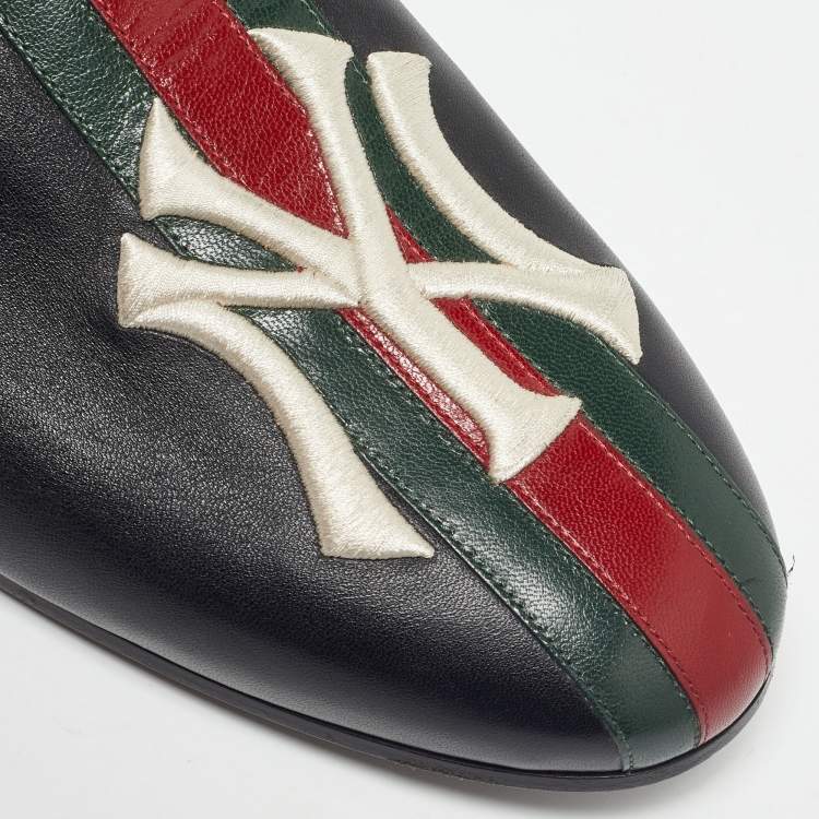 مملوكة مسبقًا Gucci Black Leather NY Yankees Flat Mules Size 44.5