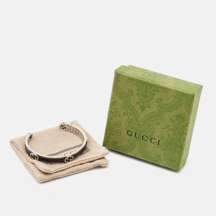 Pre Owned Gucci Interlocking GG Enamel Sterling Silver Cuff Bracelet 17
