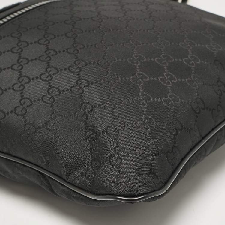 Pre Owned Gucci Black GG Nylon Messenger Bag