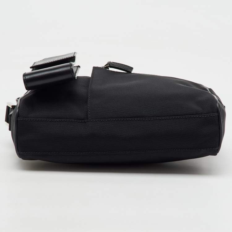 Pre Owned Gucci Black Nylon and Leather Wristlet Zip Pouch