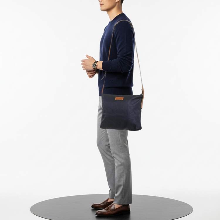 Pre Owned Gucci Navy Blue GG Nylon Messenger Bag