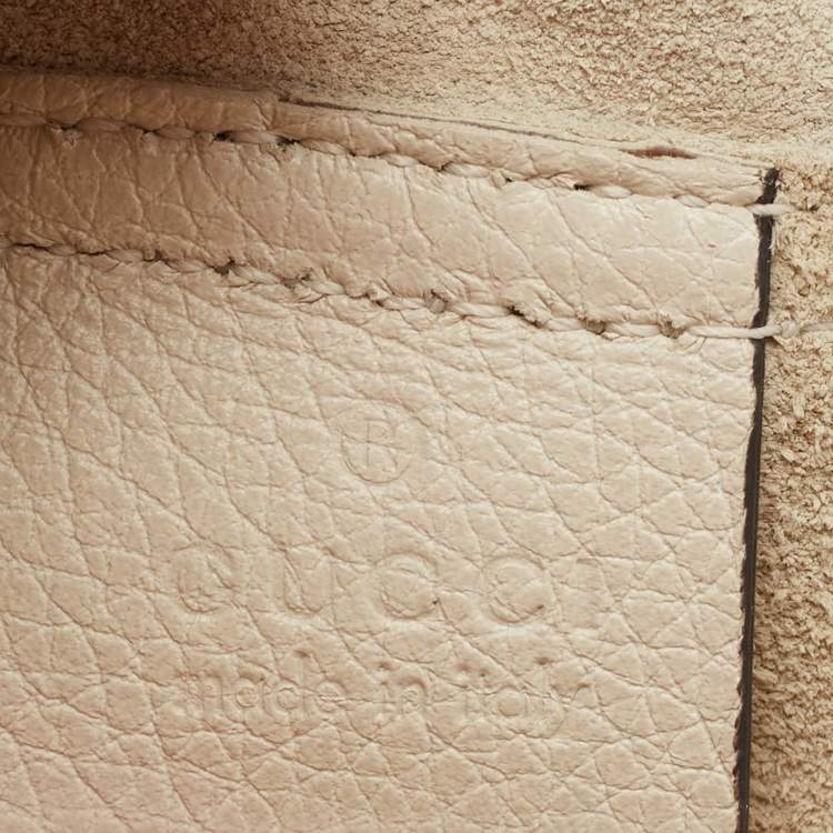 Pre Owned Gucci White Leather Logo Print Zip Pouch