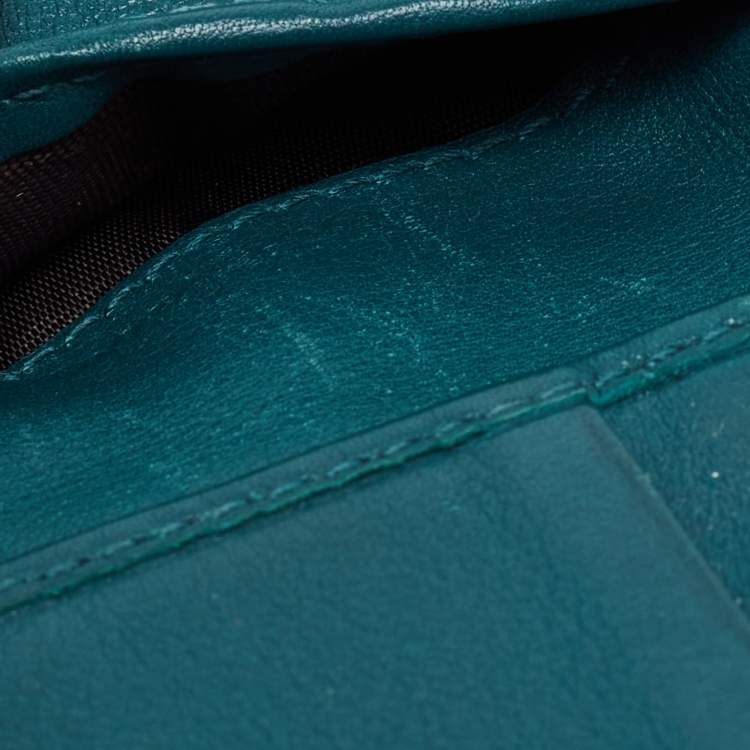 مملوكة مسبقًا Gucci Green Microguccissima Leather Bifold Wallet