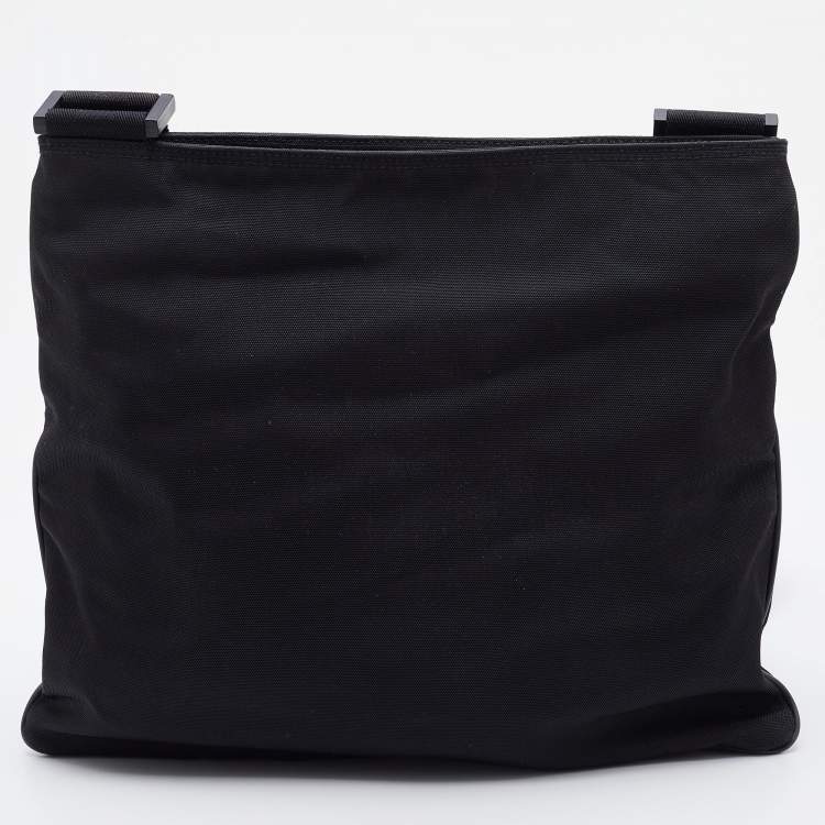 Pre Owned Gucci Black Nylon and Leather Flat Web Messenger Bag