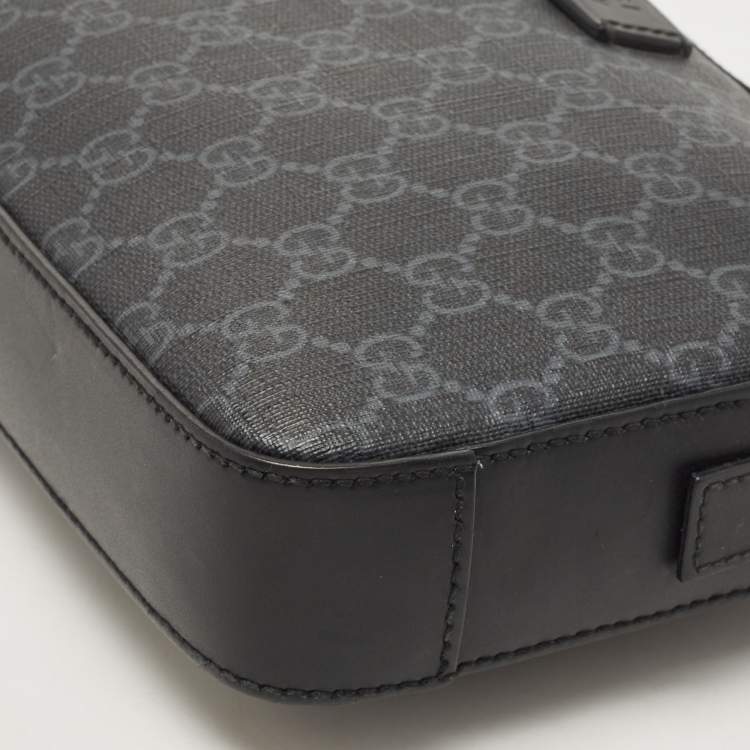 Pre Owned Gucci Black/Grey GG Supreme Canvas Wristlet Pouch