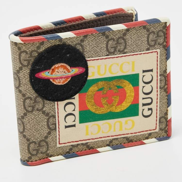 مملوكة مسبقًا  Gucci Beige GG Supreme Canvas Logo and Planet Patch Bifold Wallet