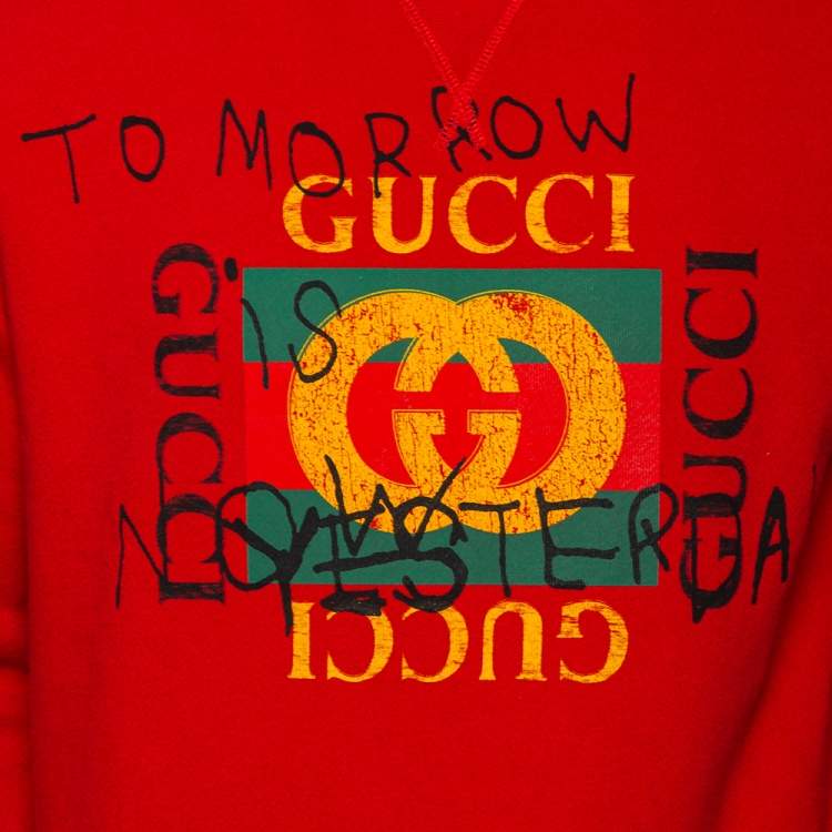 مملوكة مسبقًا Gucci Red Cotton Tomorrow Is Now Yesterday Logo Printed Crewneck Sweatshirt XS