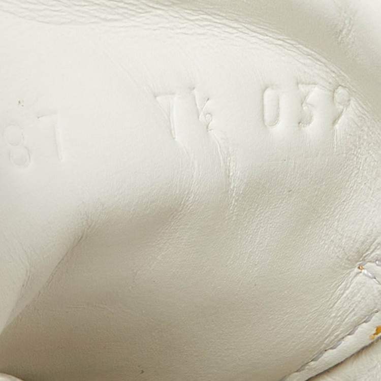 مملوكة مسبقًا Gucci Yellow Jumbo GG Embossed Leather Ace Sneakers Size 41.5