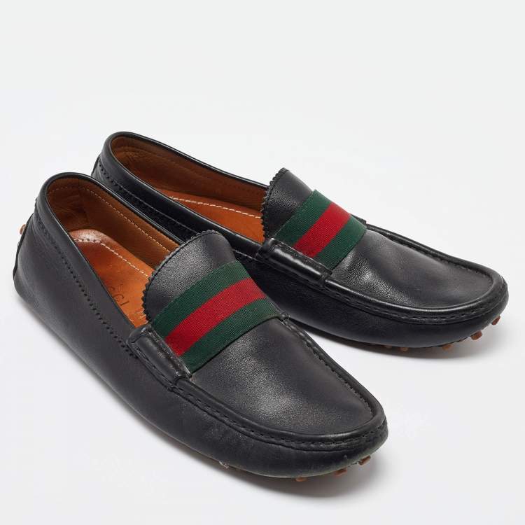 مملوكة مسبقًا Gucci Black Leather Web Trim Slip On Loafers Size 41.5