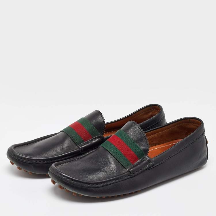 مملوكة مسبقًا Gucci Black Leather Web Trim Slip On Loafers Size 41.5