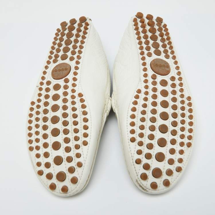 مملوكة مسبقًا Gucci Off White Leather Web Slip On Loafers Size 41