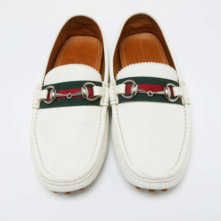 مملوكة مسبقًا Gucci Off White Leather Web Slip On Loafers Size 41