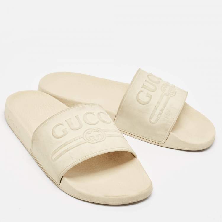 مملوكة مسبقًا Gucci Off White Rubber Pursuit Logo Embossed Pool Slides Size 45