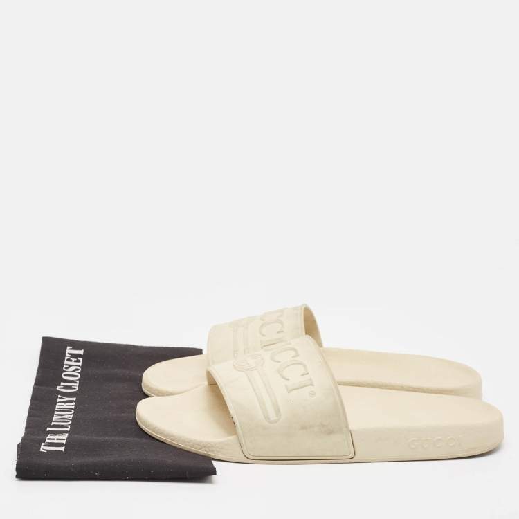 مملوكة مسبقًا Gucci Off White Rubber Pursuit Logo Embossed Pool Slides Size 45