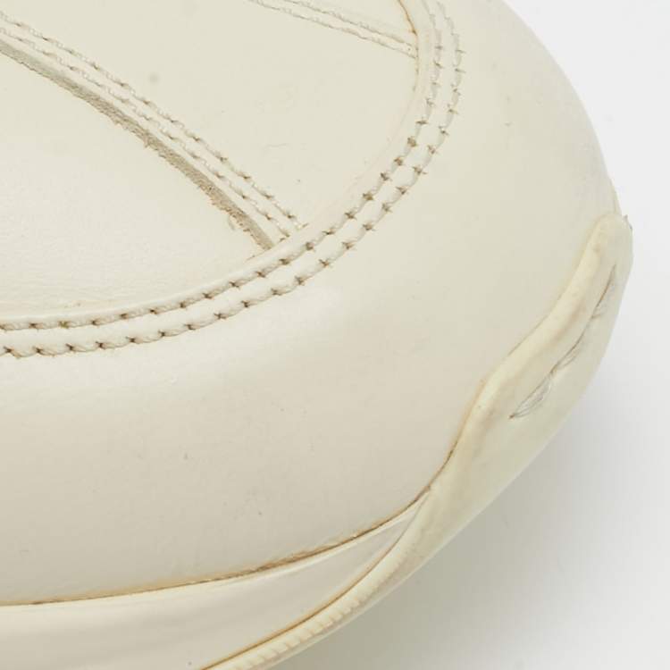 مملوكة مسبقًا Gucci Cream Leather Vintage Logo Rhyton Sneakers Size 44