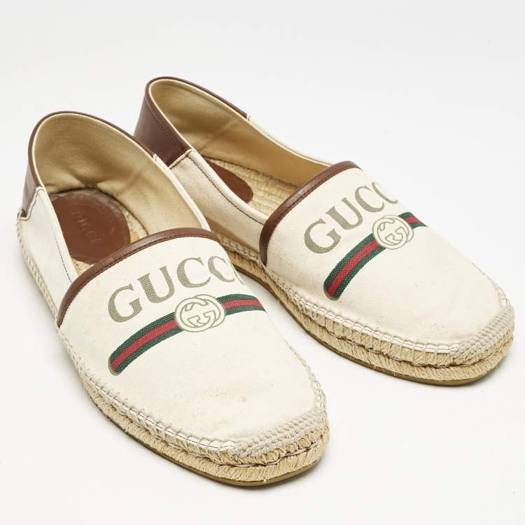 Pre Owned Gucci Off White Canvas Logo Graphic Print Slip On Espadrilles Size 43