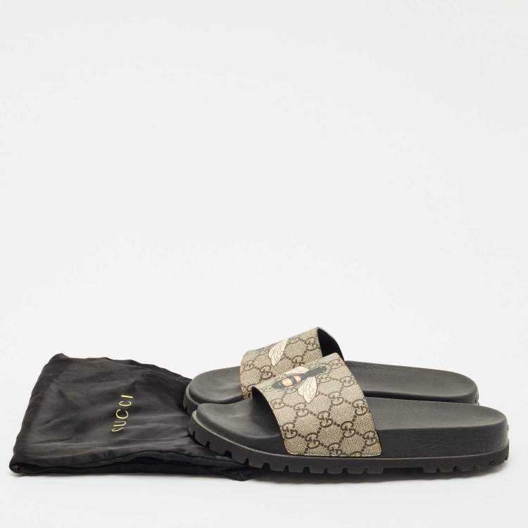 مملوكة مسبقًا Gucci Beige GG Supreme Bee Pool Slides Size 43