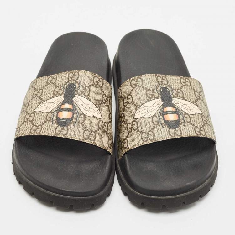 مملوكة مسبقًا Gucci Beige GG Supreme Bee Pool Slides Size 43