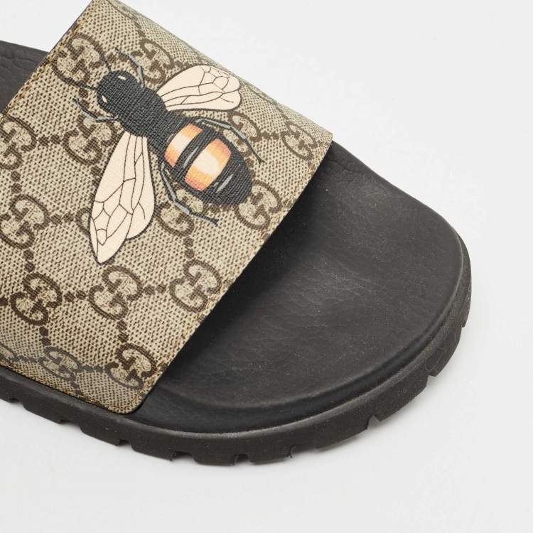 مملوكة مسبقًا Gucci Beige GG Supreme Bee Pool Slides Size 43