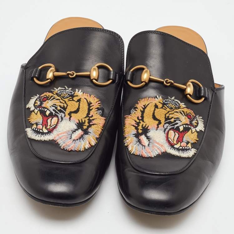 مملوكة مسبقًا Gucci Black Leather Tiger Embroidered Princetown Horsebit Flat Mules Size 44