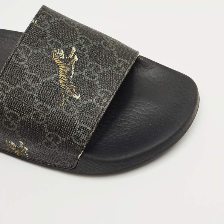 Pre Owned Gucci Black GG Coated Canvas Pool Slide Size 42