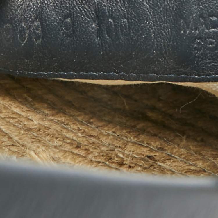 مملوكة مسبقًا Gucci Beige/Navy Blue GG Canvas Espadrille Flats Size 43